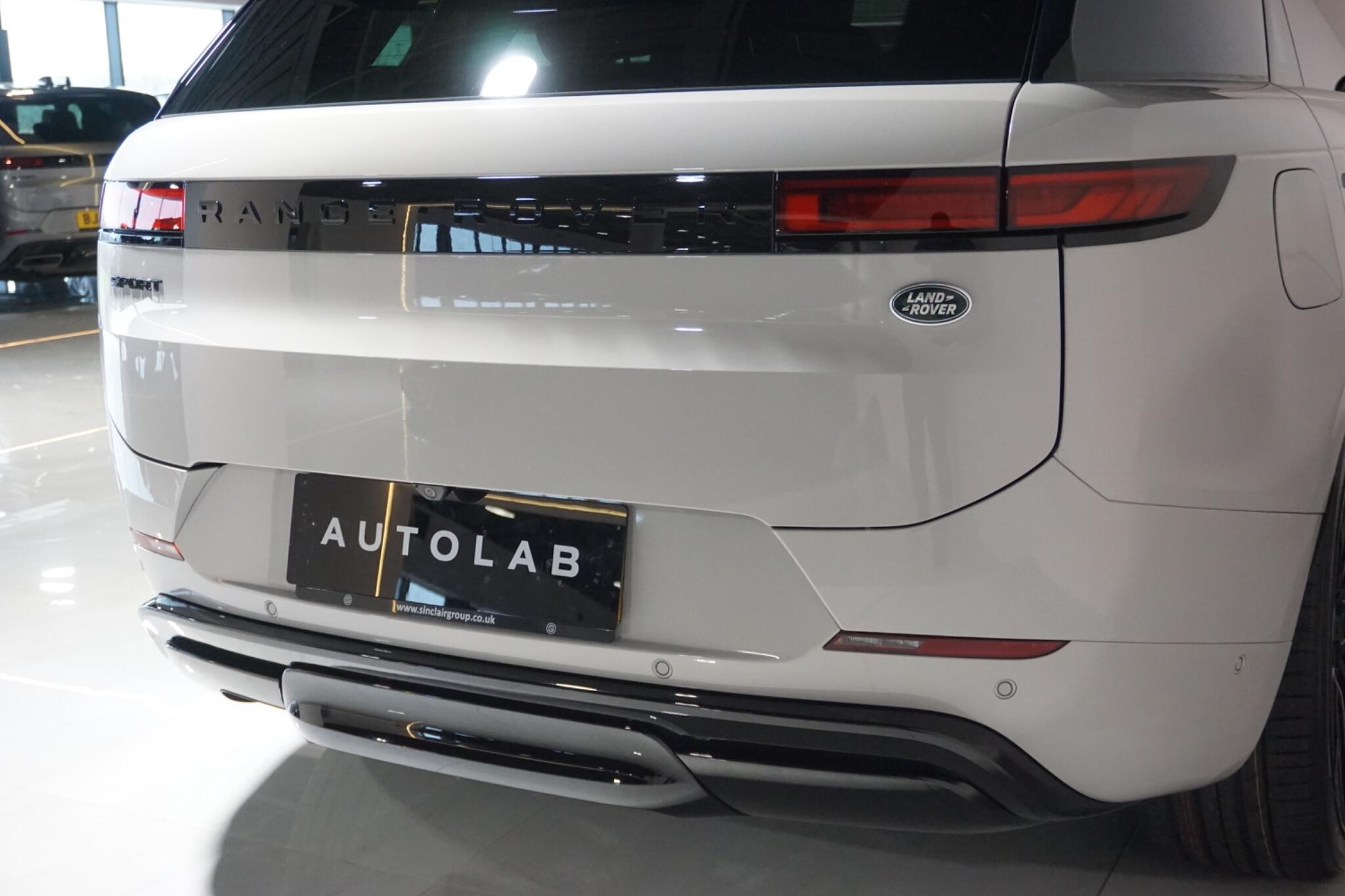 Land Rover Range Rover Sport 3.0 D300 MHEV Dynamic SE SUV 5dr Diesel Auto 4WD Euro 6 (s/s) (300 ps)